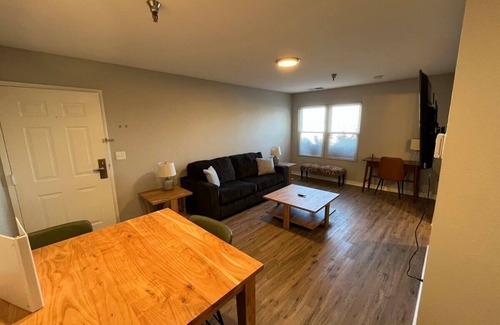 South Central Omaha Apartment | Aksarben 1 Bedroom-Close to I-80!