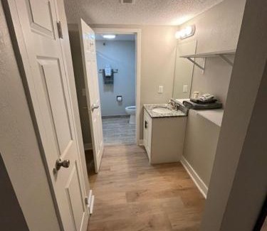South Central Omaha Apartment | Aksarben Area 2 BD-2 BA by UNO