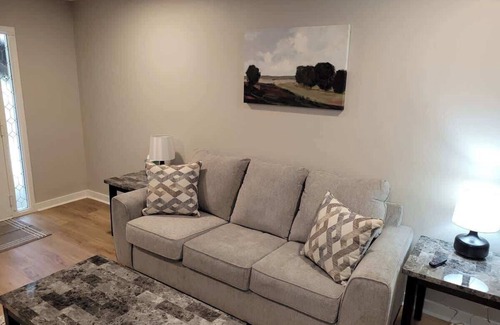 South Central Omaha Apartment | Aksarben Area-Modern & Spacious