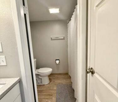 South Central Omaha Apartment | Aksarben Living Close to UNO