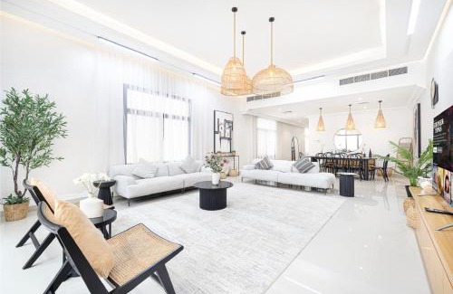 Al-Fujairah Villa | Al Bandar Luxury Villa with private pool - Al Dana Island Fujairah