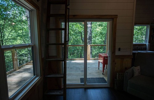 Dahlonega Cabin | Al's Nest: Secluded Treehouse Overlooking Creek