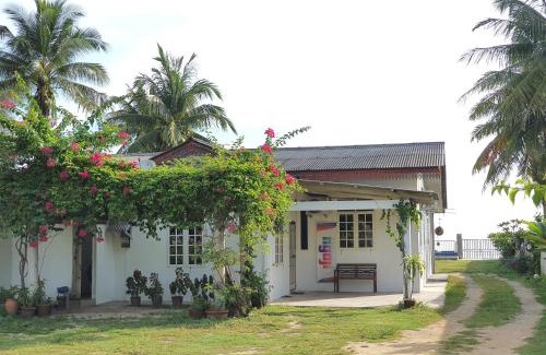 Kota Bharu House | ALA Beach Lodge - Markisa Homestay