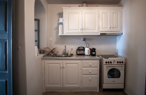 Oia Villa | Alafouzou Cave Loft