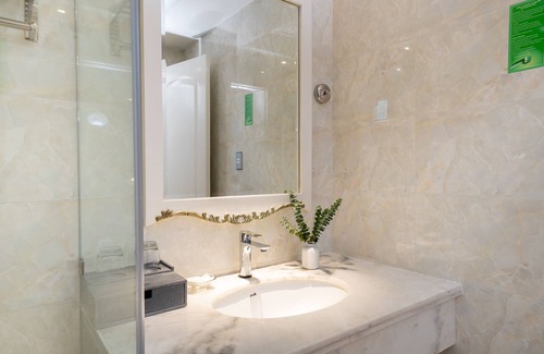 Ben Thanh Hotel | Alagon Saigon Hotel & Spa