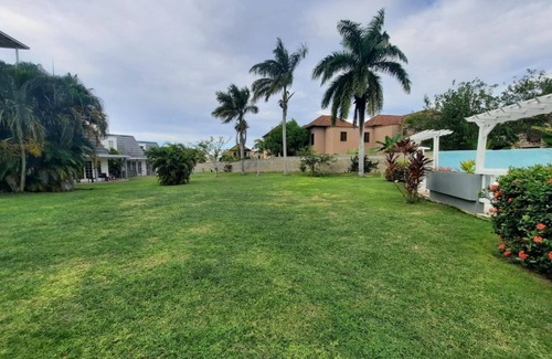 IronShore Estates Cottage | Alamanda Cottage at Serenity