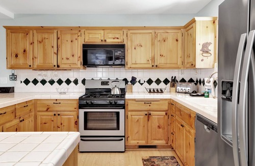 Upper Moonridge Cabin | Alameda Landing #2345