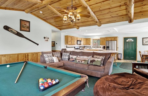 Upper Moonridge Cabin | Alameda Landing #2345