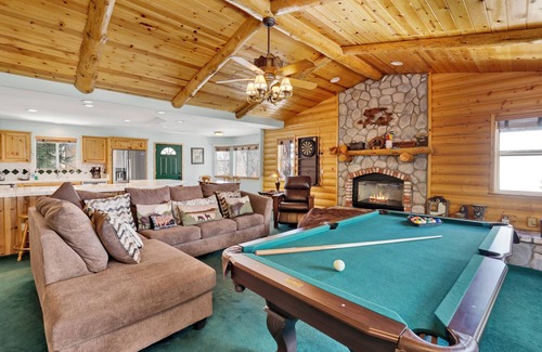 Upper Moonridge Cabin | Alameda Landing #2345