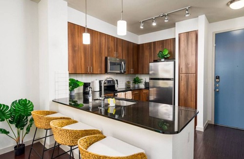 Terrell Heights Apartment | Alamo Chic King Bed Refreshing Office Desk w/Pool