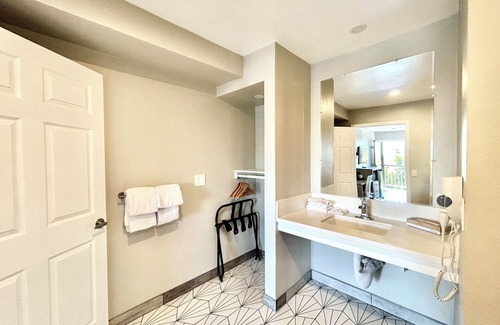 Anaheim Resort Hotel | Alamo Inn & Suites
