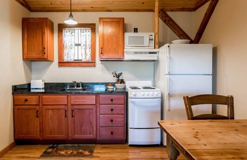 Fredericksburg Cabin | Alamo Springs- The Barn | Relaxing Retreat