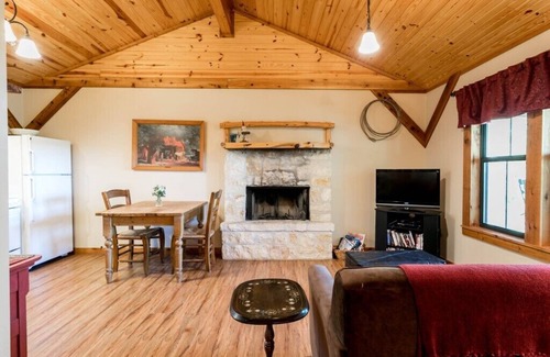 Fredericksburg Cabin | Alamo Springs- The Barn | Relaxing Retreat
