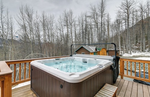 Eagle River Cottage | Alaskan Mountain Gem With Private Hot Tub & Gym!
