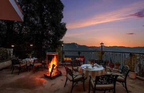 Shimla Hotel | ALAYA Stays Meridian Oak, Shimla