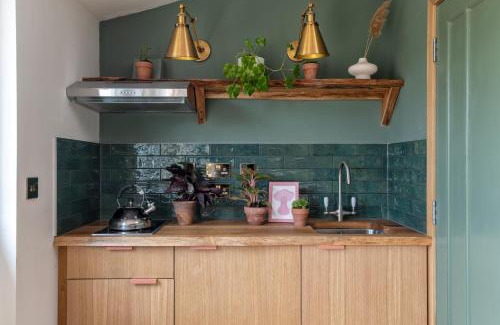 Ballater House | Alba - Charming boutique forest view cabin with hot tub in Ballater