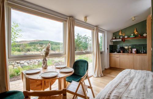 Ballater House | Alba - Charming boutique forest view cabin with hot tub in Ballater