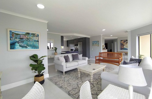 Robberg Beach Apartment | Alba Tramonto | 4 bed 3 bath - 100m Robberg Beach