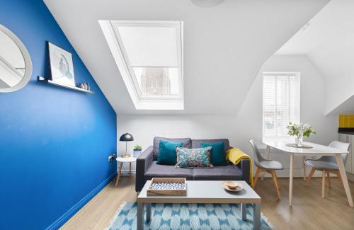 Roath Apartment | Albany 2 by Black Door Stays