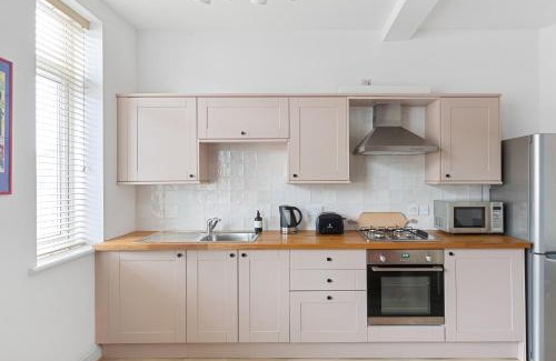 Roath Apartment | Albany by Black Door Stays