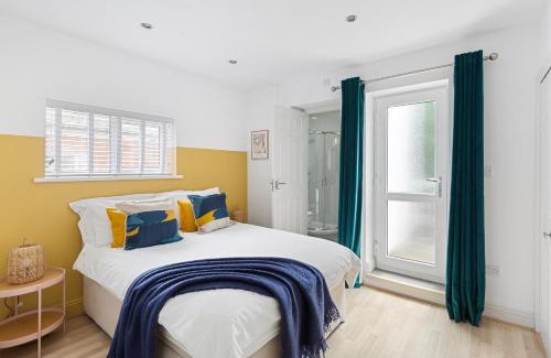 Roath Apartment | Albany by Black Door Stays