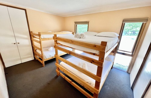 Sawmill Settlement Cabin | Albaski Lodge – Room 3