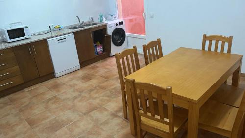 Navezuelas Hostel | Albergue La Parra