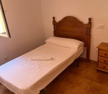 Navezuelas Hostel | Albergue La Parra