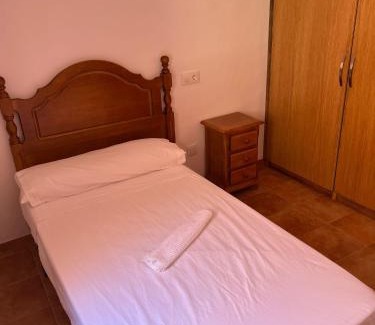 Navezuelas Hostel | Albergue La Parra