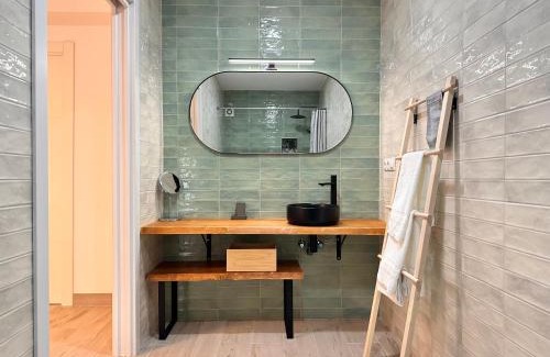 En Corts Apartment | Alberola Industrial Style