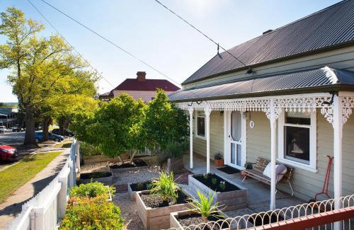 Daylesford House | Albert Cottage - charming miner's cottage in town