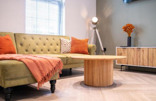 Cheltenham House | Albert House - 3 Beds, Central & Racecourse!