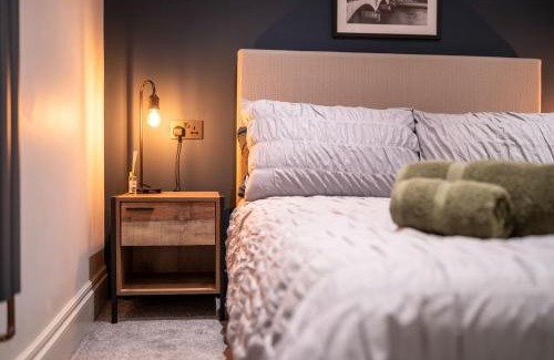 Cheltenham House | Albert House - 3 Beds, Central & Racecourse!