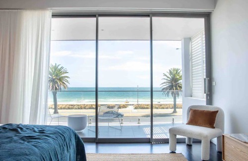 Albert Park House | Albert Park - Beachfront Bliss