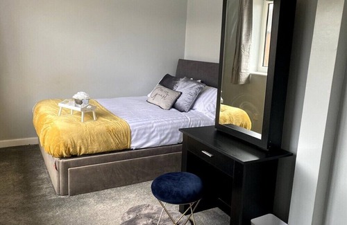 Parkgate House | Albert Place, Rotherham, Lavish 2-bed Home