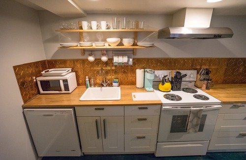 Alberta Apartment | Alberta Street Hideaway - Located in the heart of Alberta Arts District!
