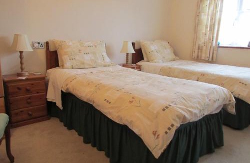 New Forest District Bed & Breakfast | Albertine ,A warm welcome awaits you ,Offering room only or bed and breakfast ,Ideal location for Solent Way ,High Street ,Isle of Wight ,New Forest
