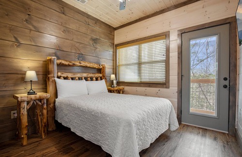 Rocky Grove Cabin | Albright Grove | Modern Tiny Home with Peaceful Wooded Views