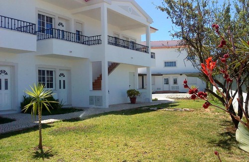 Pata de Baixo Apartment | Albufeira 2 bedroom apartment 5 min Falesia beach and close to center - B