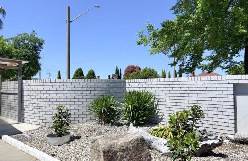 Albury Hotel | Albury Garden Court Motel