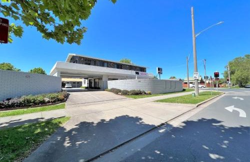 Albury Hotel | Albury Garden Court Motel