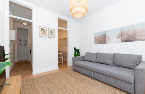 Santo Amaro Apartment | Alcantara Trendy Retreat
