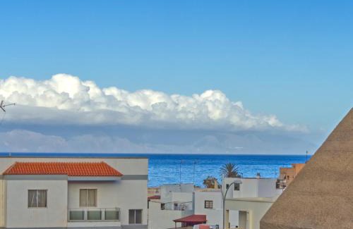 Alcala Apartment | ALCAVISTA - garage, AC, fibre net, 350m to ocean, tv channels, sunsets and La Gomera view from balcony