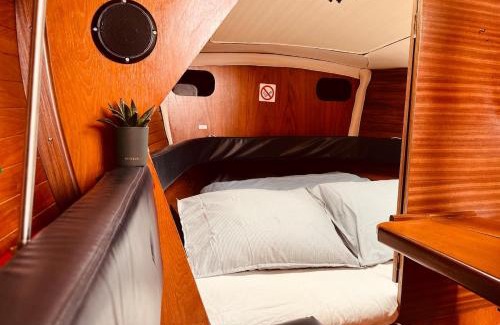 Lisbon District Boat Rental | Alcyon, A Peaceful Floating Home