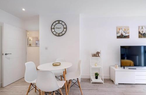 Bushey Apartment | Aldenham Road 2 Bedroom Apartment Next to Bushey Station