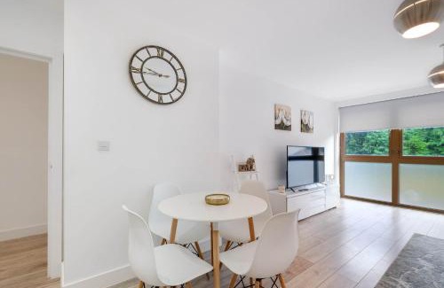 Bushey Apartment | Aldenham Road 2 Bedroom Apartment Next to Bushey Station