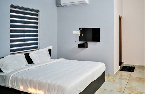 Nedumbassery Hotel | Aldora Airport Residency