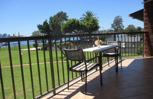 Drummoyne Apartment | Aldouragh Apartment by the water to relax.15 minutes by public transport to city