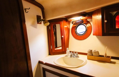 Ponta Delgada Boat Rental | Alejandro Magno