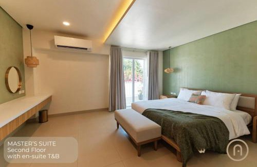 San Juan Villa | Alesea Oeste La Union Private Beachfront Villa Jacuzzi Heated Pool